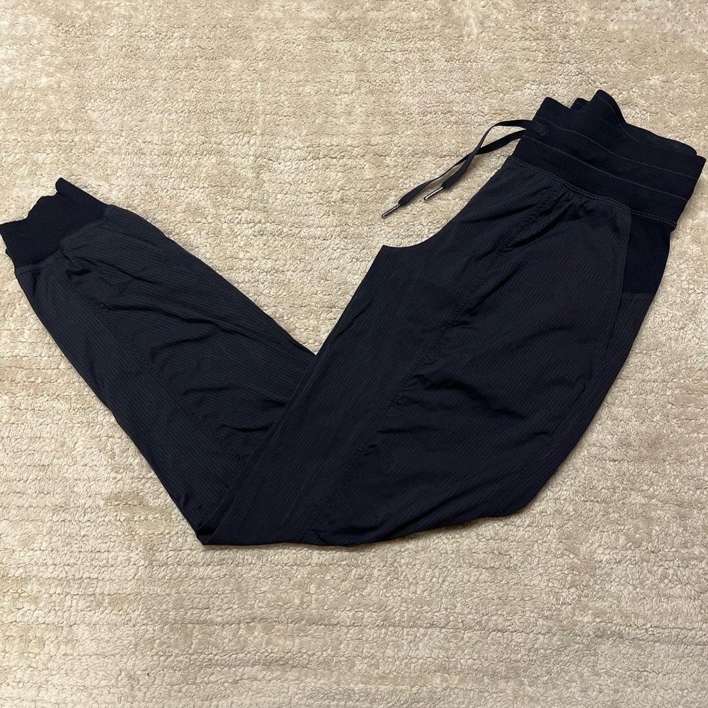 Lululemon Dance Studio Mid-rise Jogger full length size 4 square dot